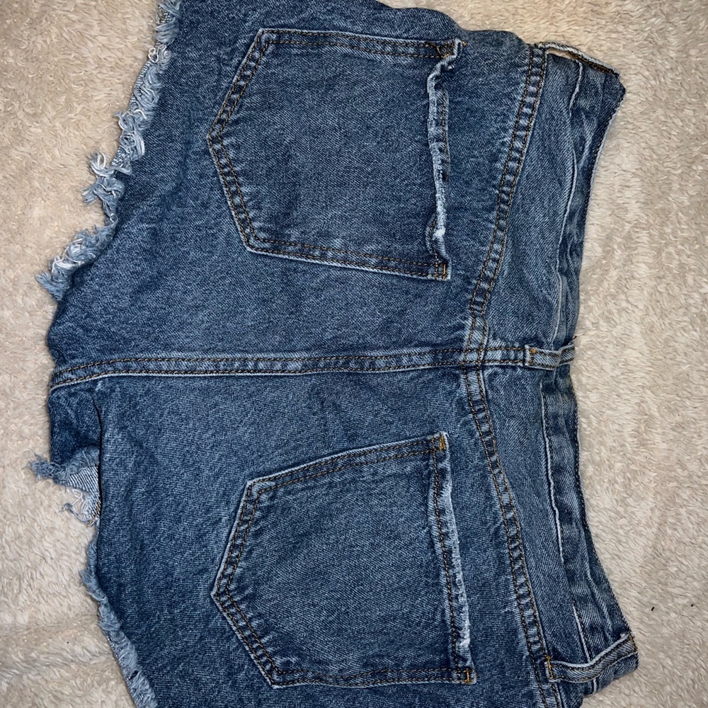 Shorts - Picture 2 of 3